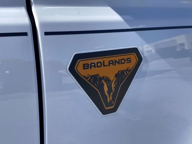 2026 Oxford White Ford Bronco Badlands 4X4 Convertible