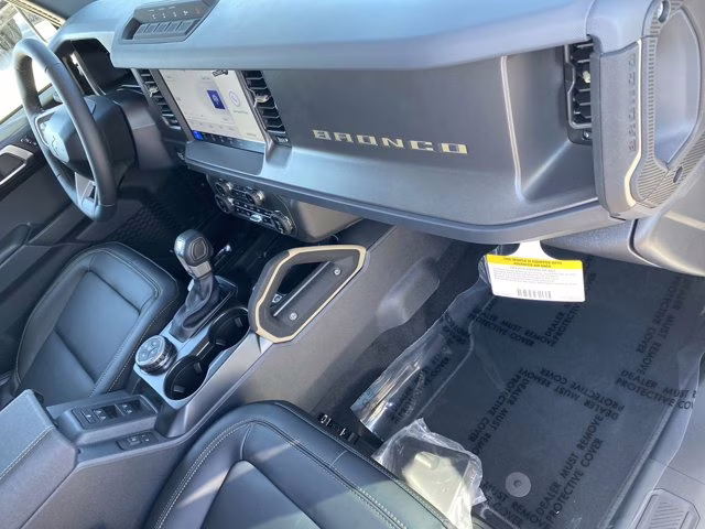 2026 Oxford White Ford Bronco Badlands 4X4 Convertible