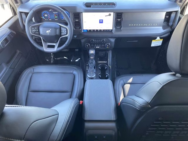 2026 Oxford White Ford Bronco Badlands 4X4 Convertible