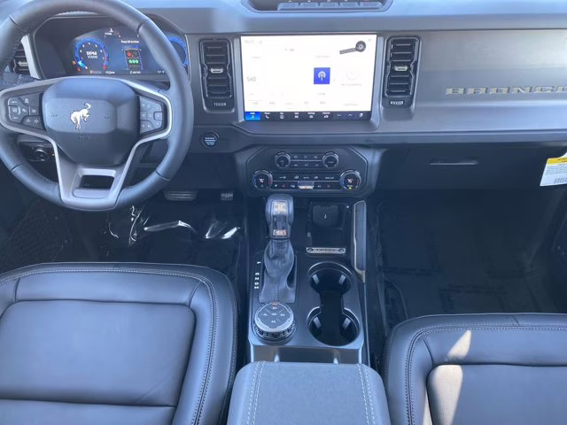 2026 Oxford White Ford Bronco Badlands 4X4 Convertible