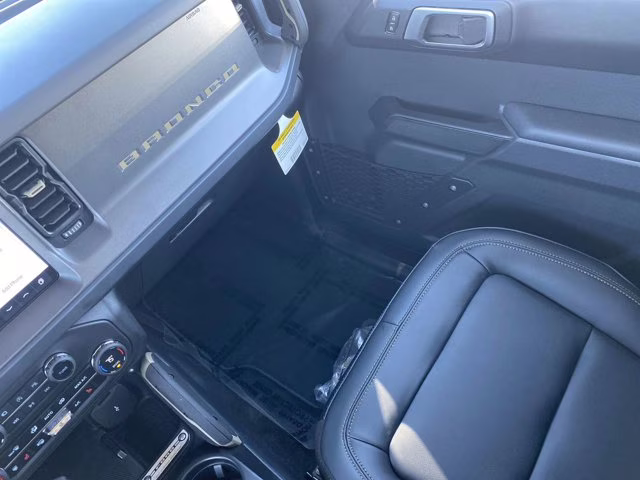 2026 Oxford White Ford Bronco Badlands 4X4 Convertible