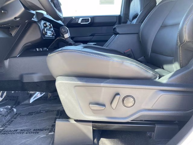 2026 Oxford White Ford Bronco Badlands 4X4 Convertible