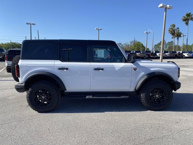 2026 Oxford White Ford Bronco Badlands 4X4 Convertible