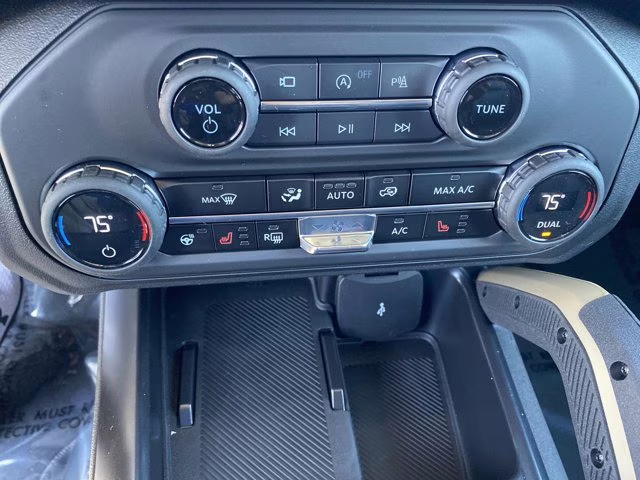 2026 Oxford White Ford Bronco Badlands 4X4 Convertible