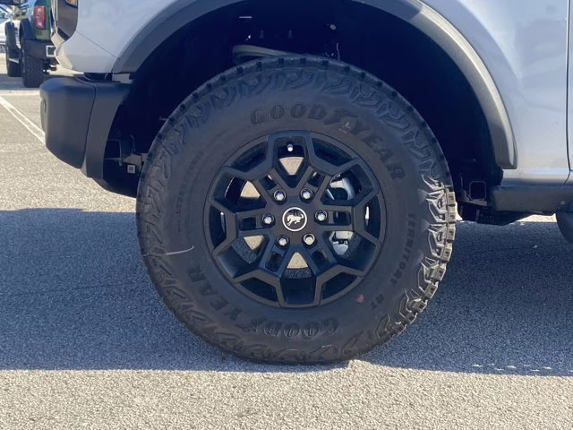 2026 Oxford White Ford Bronco Badlands 4X4 Convertible