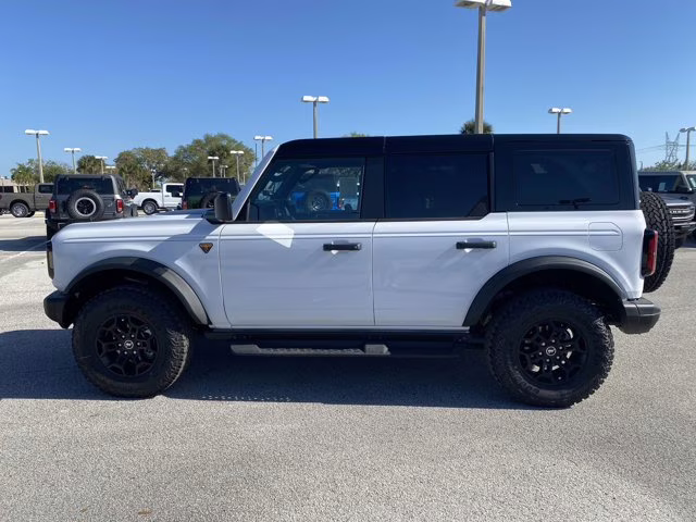 2026 Oxford White Ford Bronco Badlands 4X4 Convertible