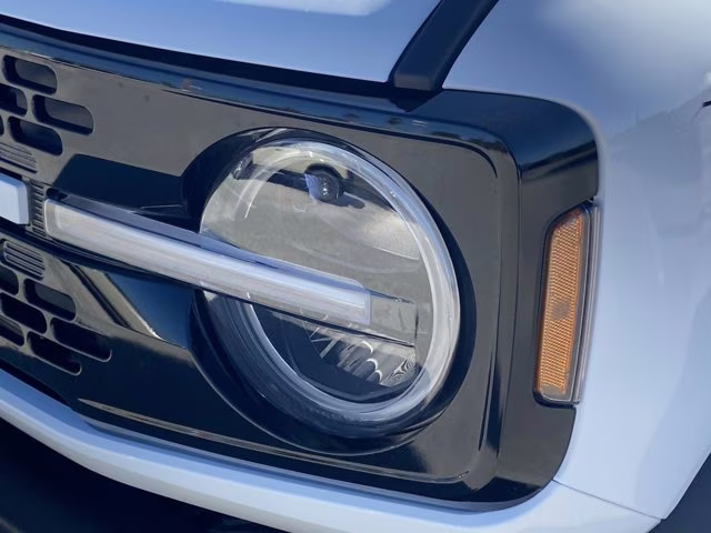 2026 Oxford White Ford Bronco Badlands 4X4 Convertible