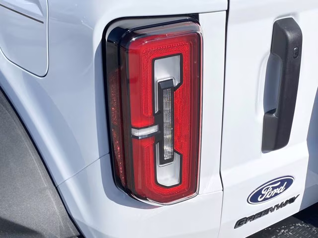 2026 Oxford White Ford Bronco Badlands 4X4 Convertible