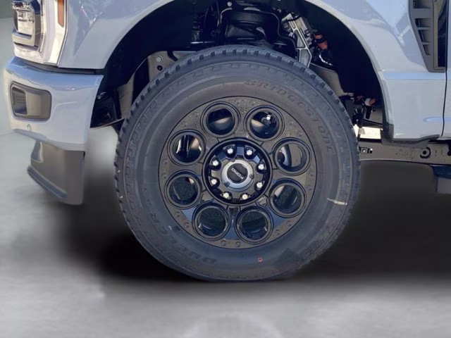 2026 Glacier Gray Metallic Tri-Coat Ford Super Duty F-350 SRW LARIAT 4X4 Truck
