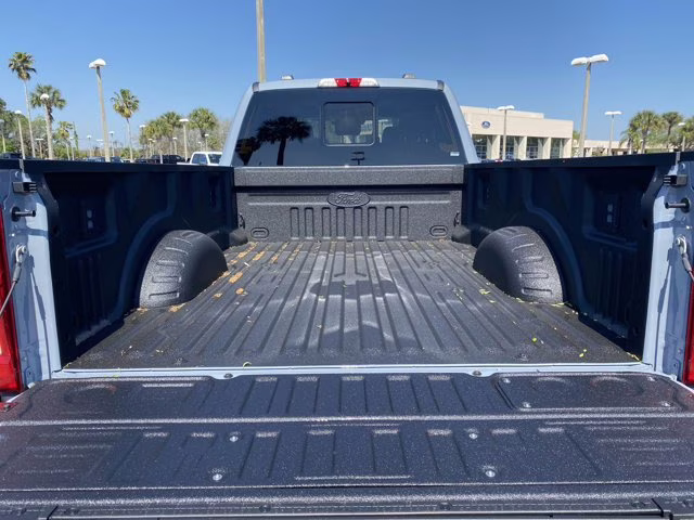 2026 Glacier Gray Metallic Tri-Coat Ford Super Duty F-350 SRW LARIAT 4X4 Truck