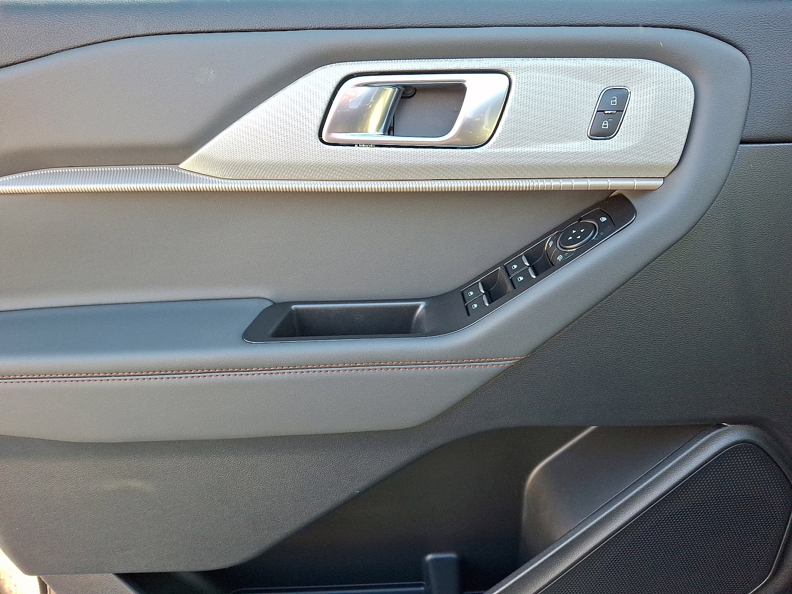 2026 Agate Black Metallic - UM Ford Explorer Active 4X4