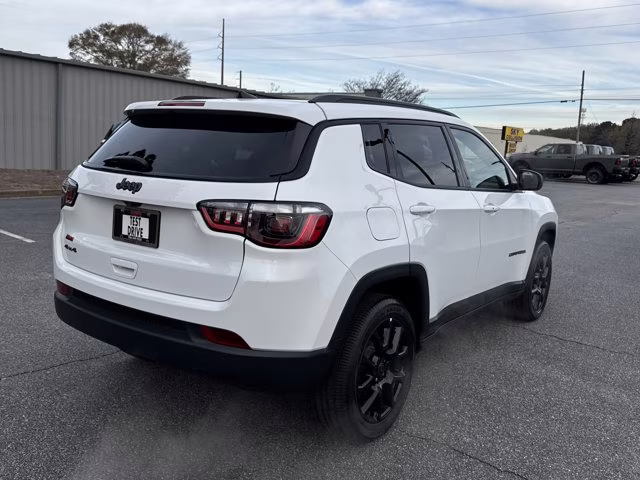2026 Bright White Clearcoat Jeep Compass Latitude Altitude 4X4 SUV