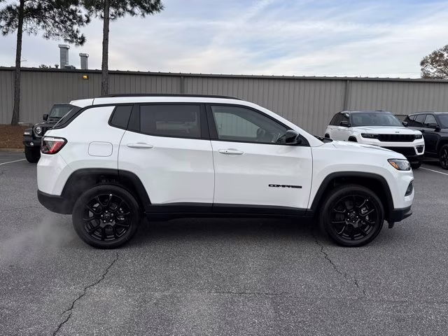 2026 Bright White Clearcoat Jeep Compass Latitude Altitude 4X4 SUV