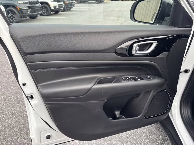 2026 Bright White Clearcoat Jeep Compass Latitude Altitude 4X4 SUV