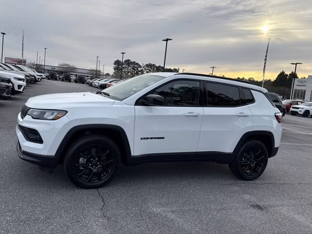 2026 Bright White Clearcoat Jeep Compass Latitude Altitude 4X4 SUV
