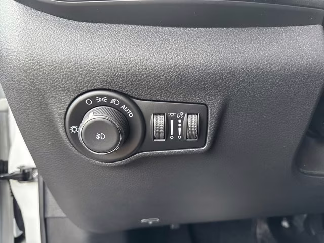 2026 Bright White Clearcoat Jeep Compass Latitude Altitude 4X4 SUV