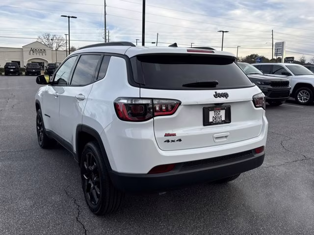 2026 Bright White Clearcoat Jeep Compass Latitude Altitude 4X4 SUV