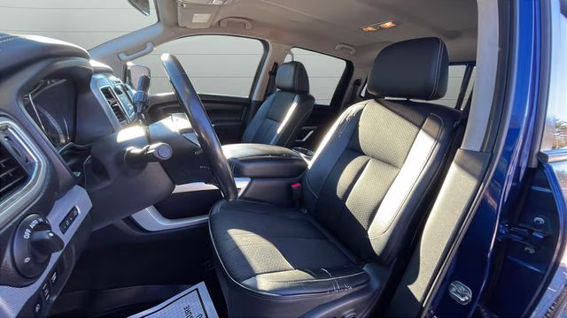 2019 Deep Blue Pearl Metallic Nissan Titan PRO-4X 4X4 Truck