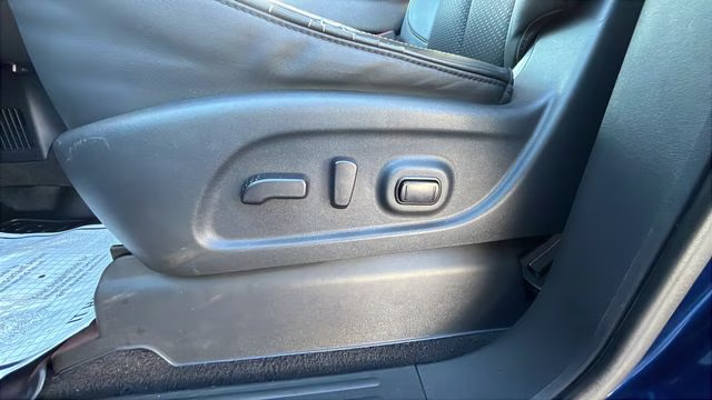2019 Deep Blue Pearl Metallic Nissan Titan PRO-4X 4X4 Truck