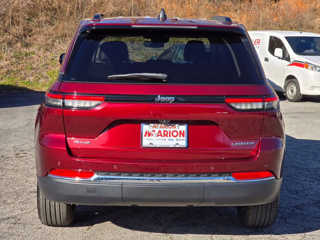 2022 Velvet Red Pearlcoat Jeep Grand Cherokee Limited 4X4 SUV