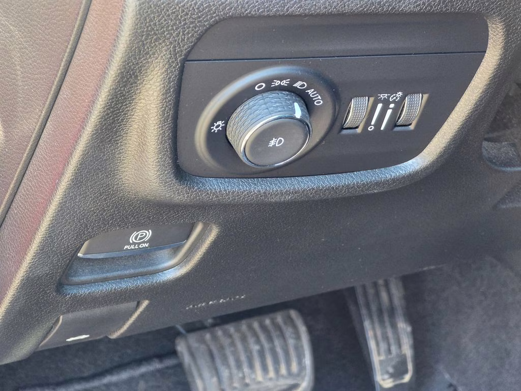 2022 Velvet Red Pearlcoat Jeep Grand Cherokee Limited 4X4 SUV