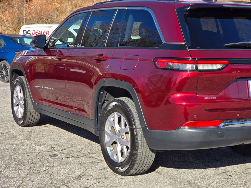 2022 Velvet Red Pearlcoat Jeep Grand Cherokee Limited 4X4 SUV