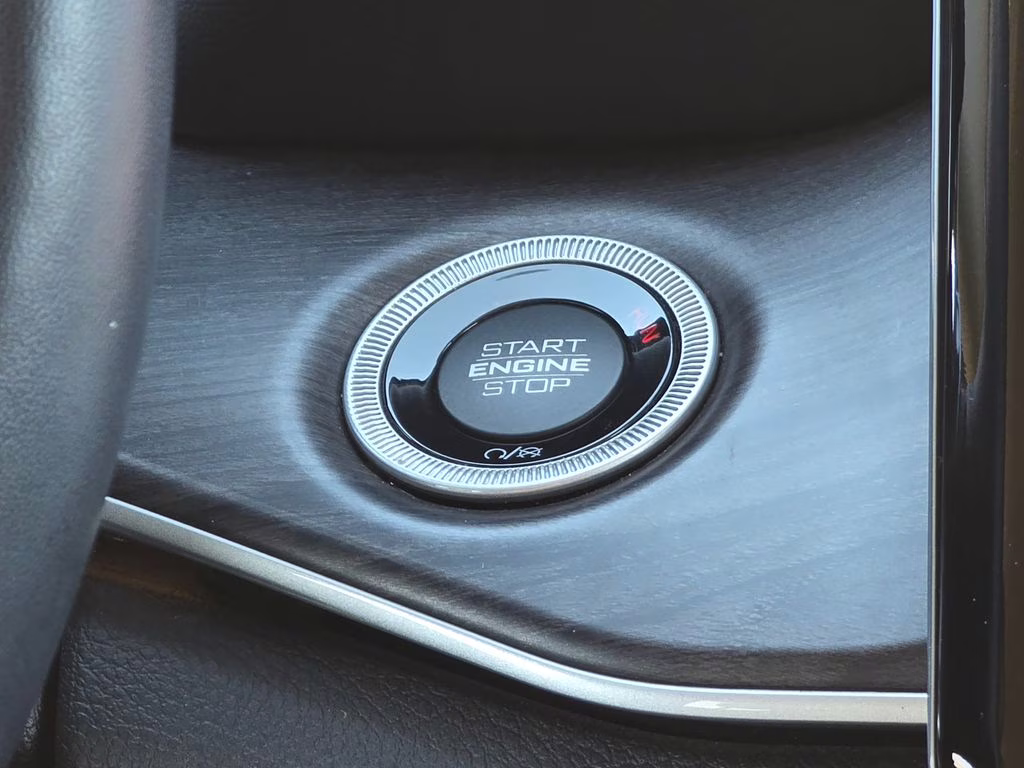 2022 Velvet Red Pearlcoat Jeep Grand Cherokee Limited 4X4 SUV