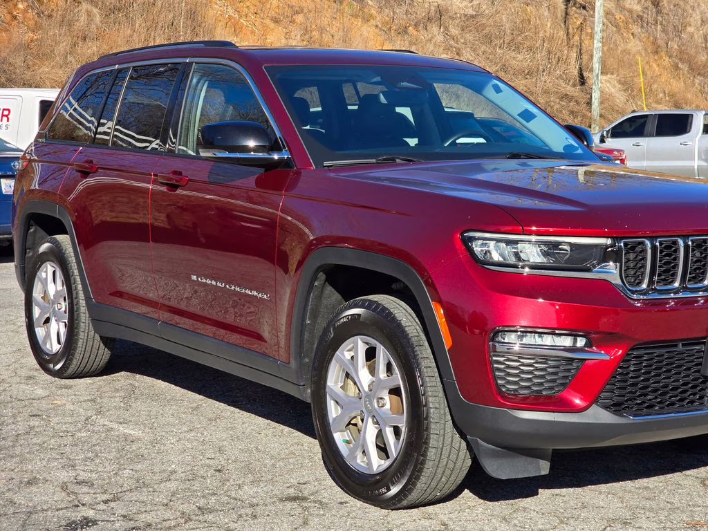 2022 Velvet Red Pearlcoat Jeep Grand Cherokee Limited 4X4 SUV
