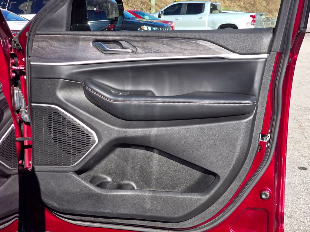 2022 Velvet Red Pearlcoat Jeep Grand Cherokee Limited 4X4 SUV