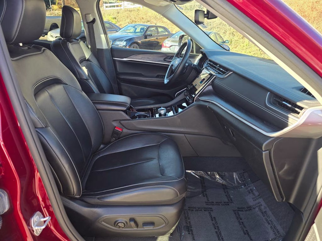 2022 Velvet Red Pearlcoat Jeep Grand Cherokee Limited 4X4 SUV