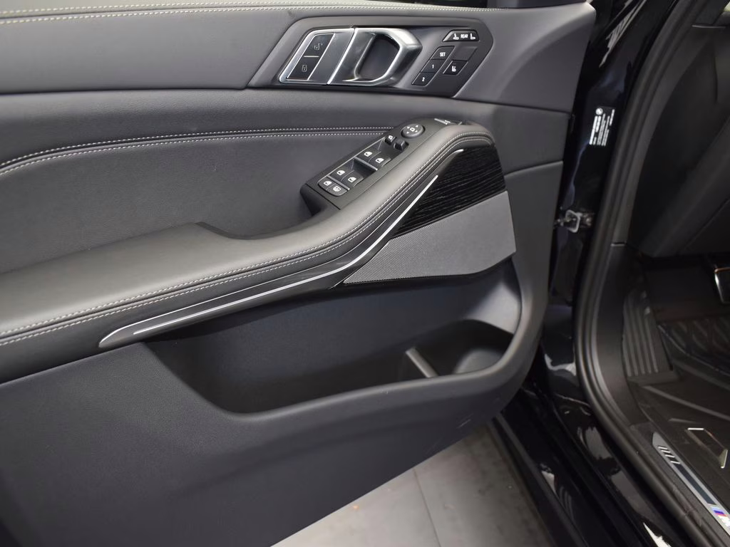 2026 Black Sapphire Metallic BMW X7 xDrive40i AWD SUV