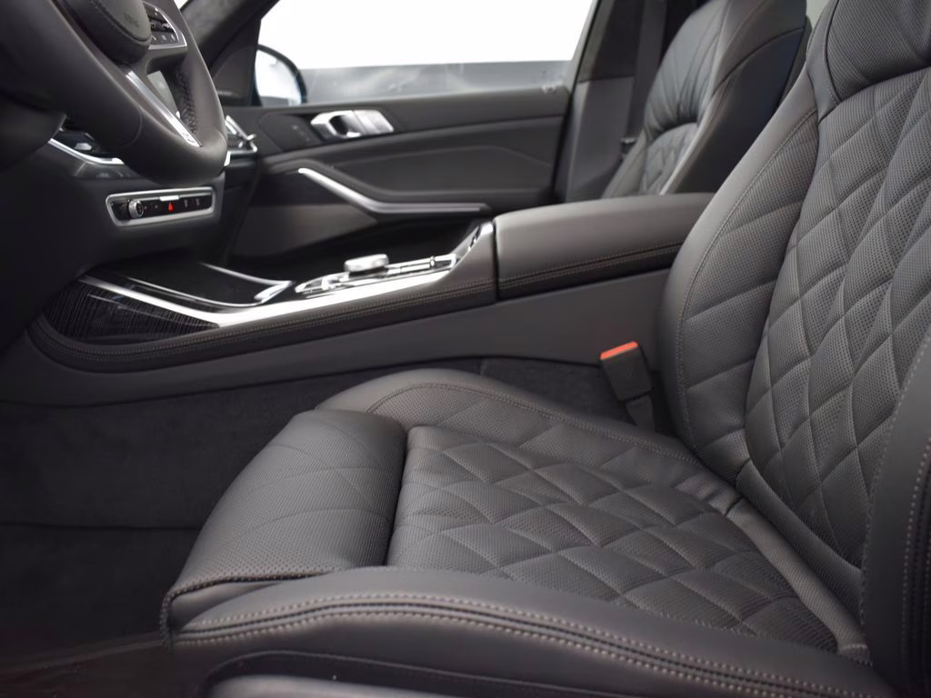 2026 Black Sapphire Metallic BMW X7 xDrive40i AWD SUV