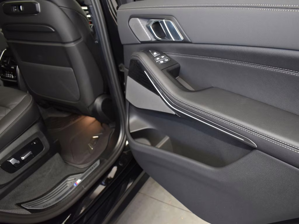 2026 Black Sapphire Metallic BMW X7 xDrive40i AWD SUV