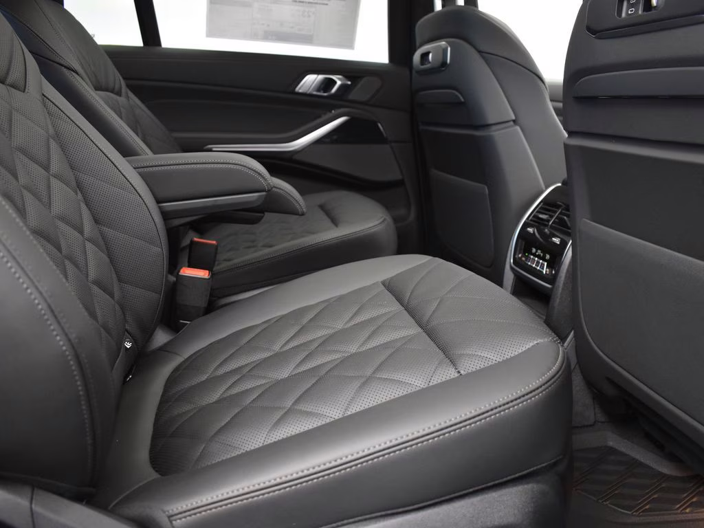 2026 Black Sapphire Metallic BMW X7 xDrive40i AWD SUV