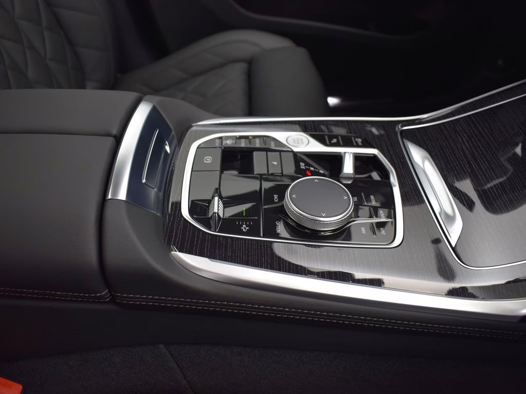 2026 Black Sapphire Metallic BMW X7 xDrive40i AWD SUV