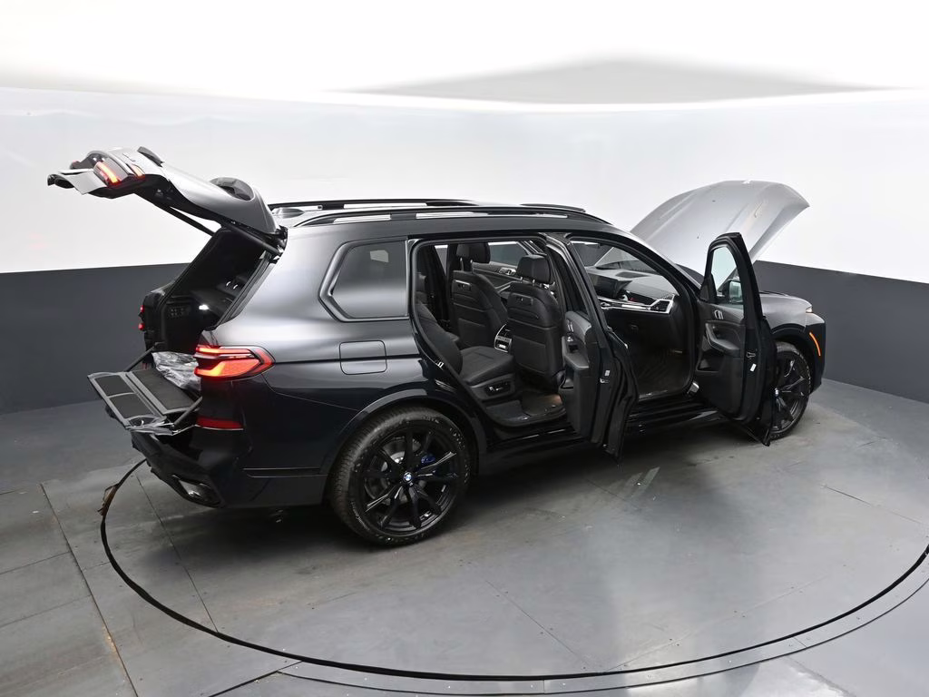 2026 Black Sapphire Metallic BMW X7 xDrive40i AWD SUV