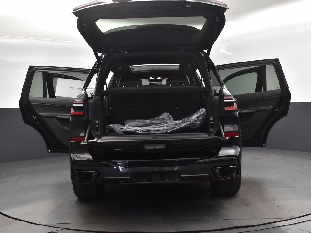 2026 Black Sapphire Metallic BMW X7 xDrive40i AWD SUV