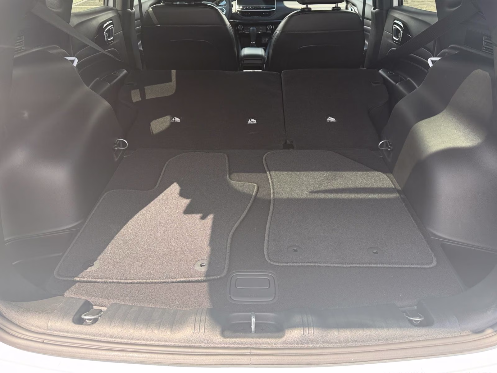 2026 Bright White Clearcoat Jeep Compass Latitude 4X4 SUV
