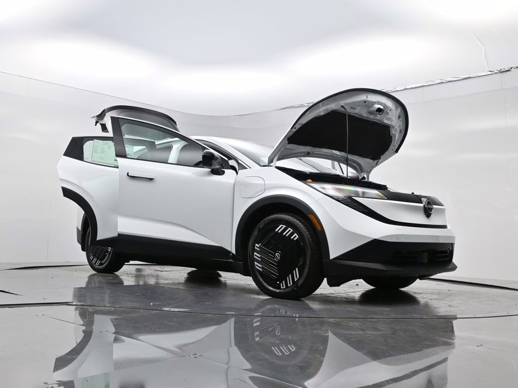 2026 Everest White Pearl Tricoat Nissan LEAF S+ FWD SUV