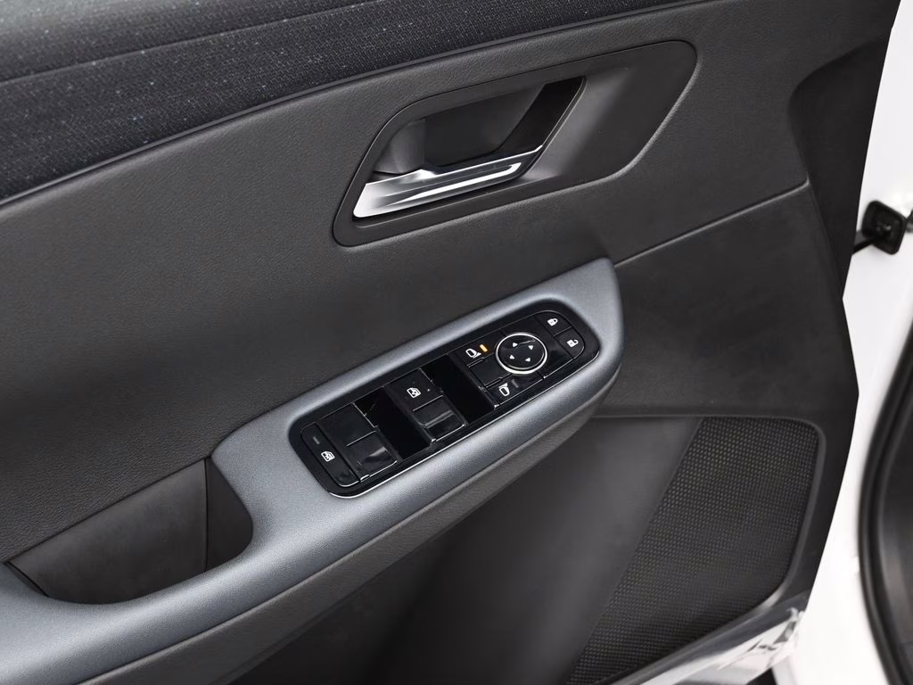 2026 Everest White Pearl Tricoat Nissan LEAF S+ FWD SUV