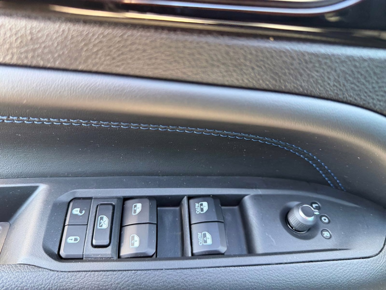 2026 Bright White Clearcoat Jeep Compass Latitude 4X4 SUV