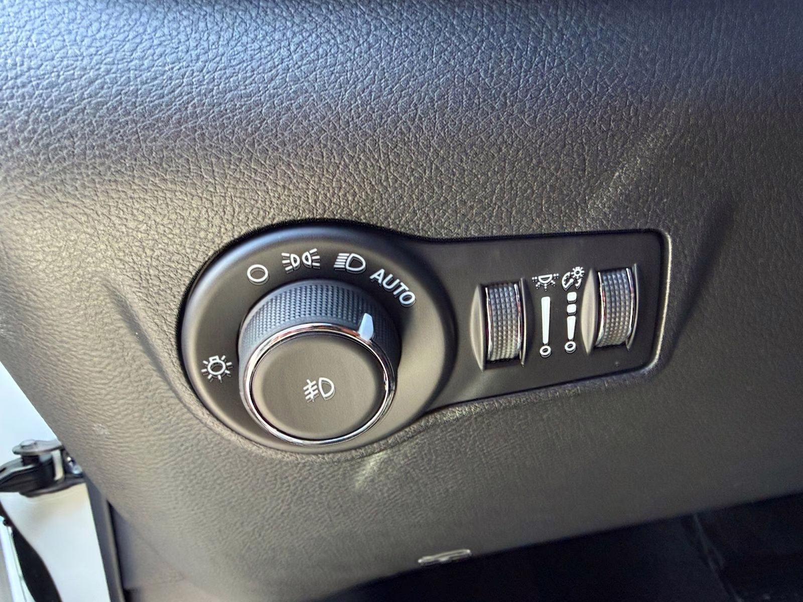 2026 Bright White Clearcoat Jeep Compass Latitude 4X4 SUV