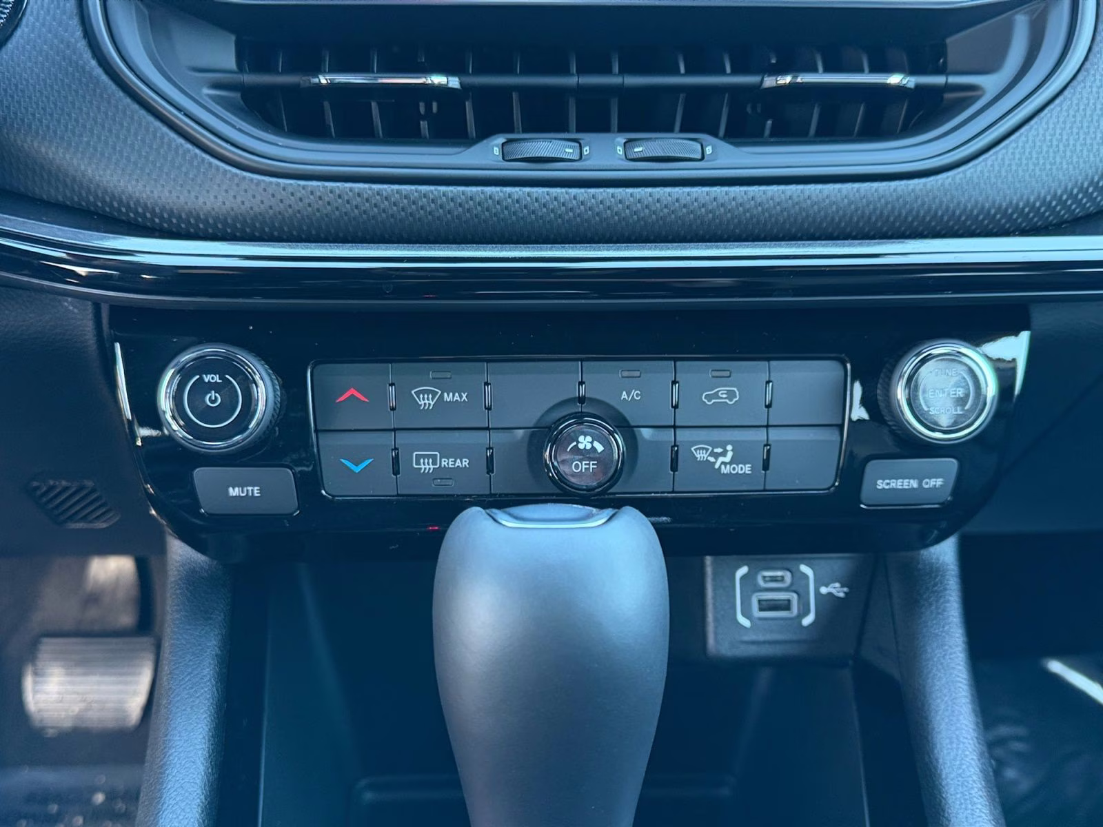 2026 Bright White Clearcoat Jeep Compass Latitude 4X4 SUV