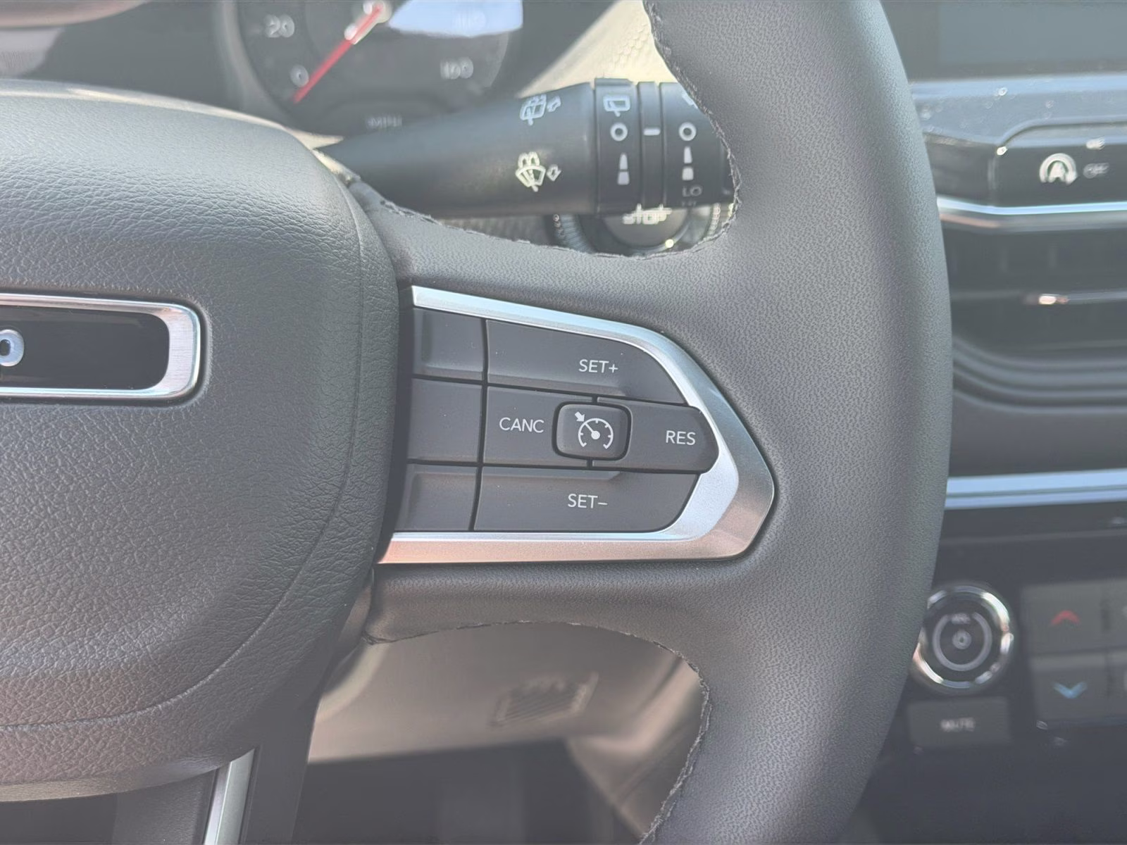 2026 Bright White Clearcoat Jeep Compass Latitude 4X4 SUV
