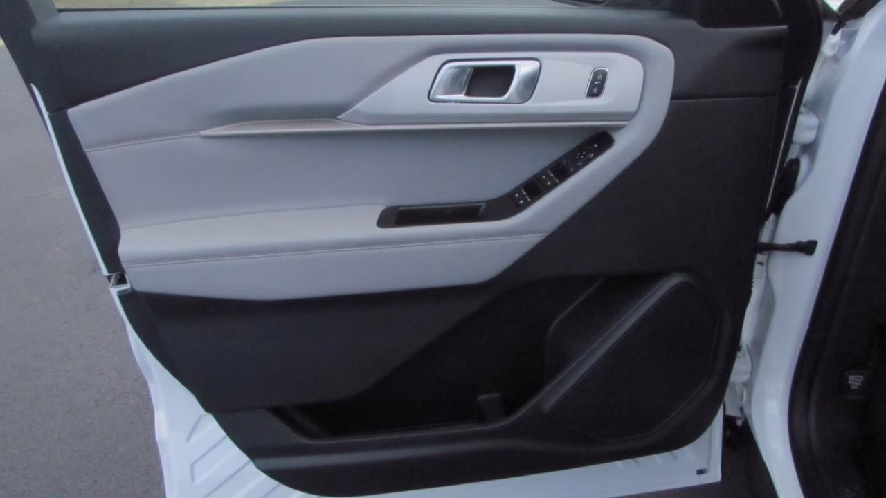 2026 Oxford White Ford Explorer Active 4X4 SUV