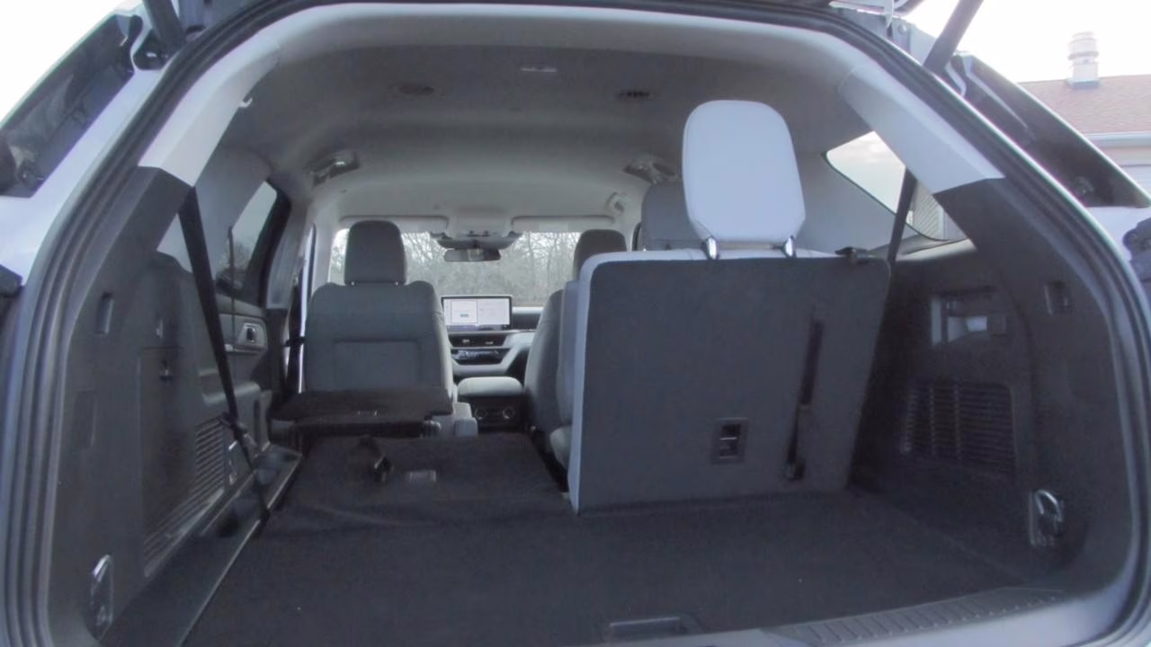 2026 Oxford White Ford Explorer Active 4X4 SUV