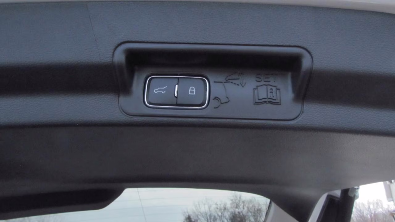 2026 Oxford White Ford Explorer Active 4X4 SUV