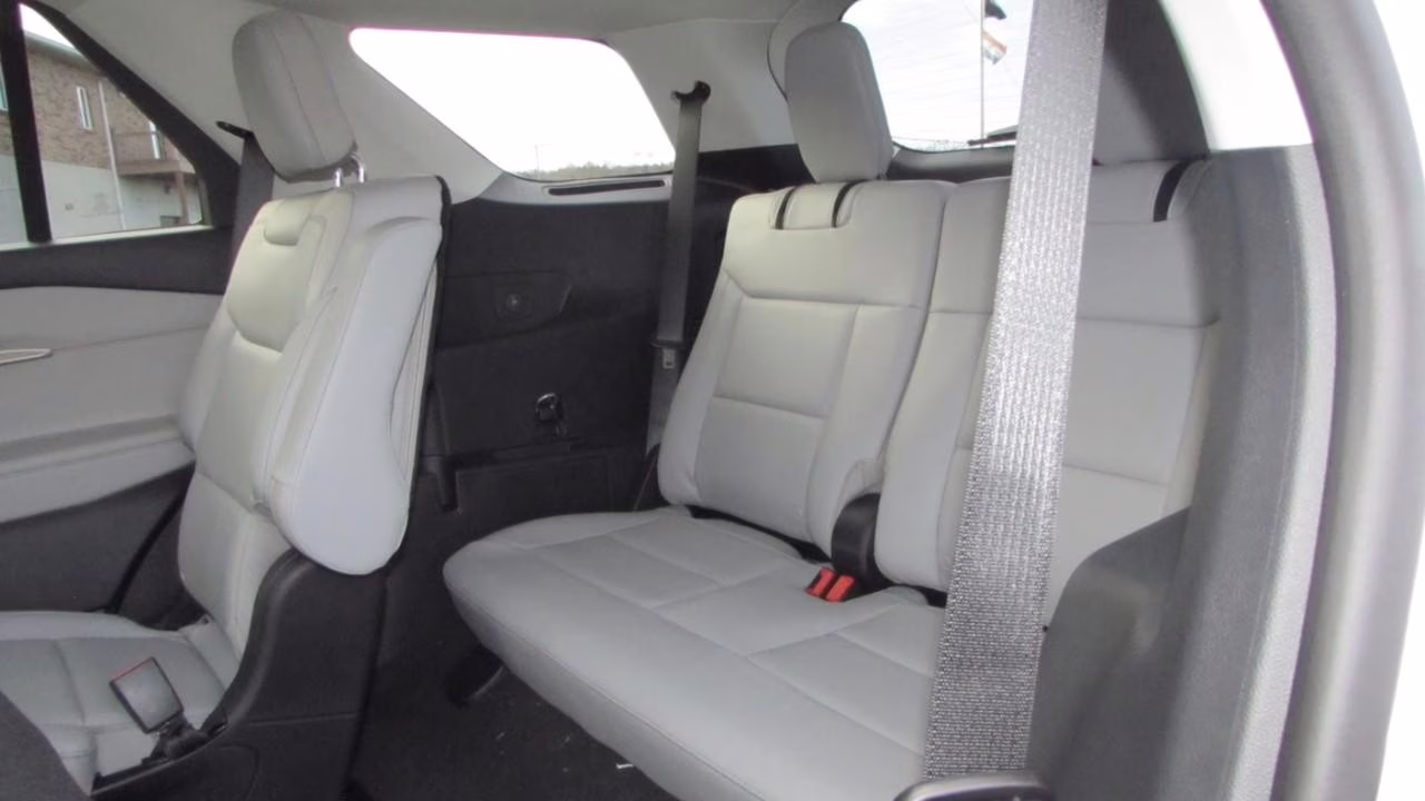 2026 Oxford White Ford Explorer Active 4X4 SUV