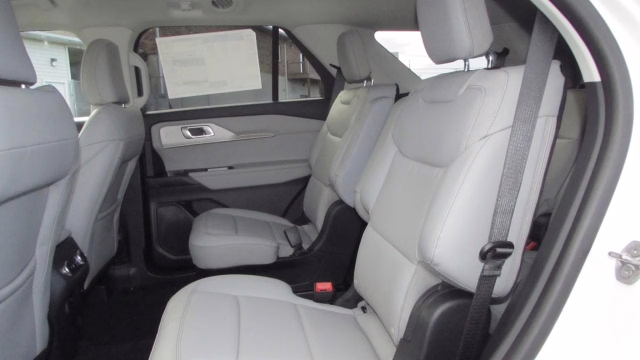 2026 Oxford White Ford Explorer Active 4X4 SUV
