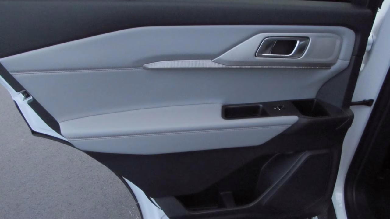 2026 Oxford White Ford Explorer Active 4X4 SUV